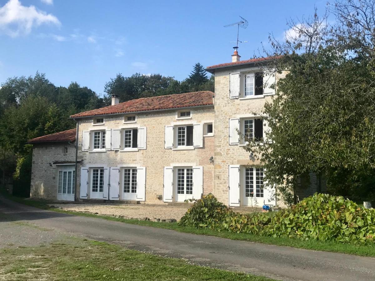 Moulin Sous La Vergne Nanteuil-en-Vallée Екстериор снимка