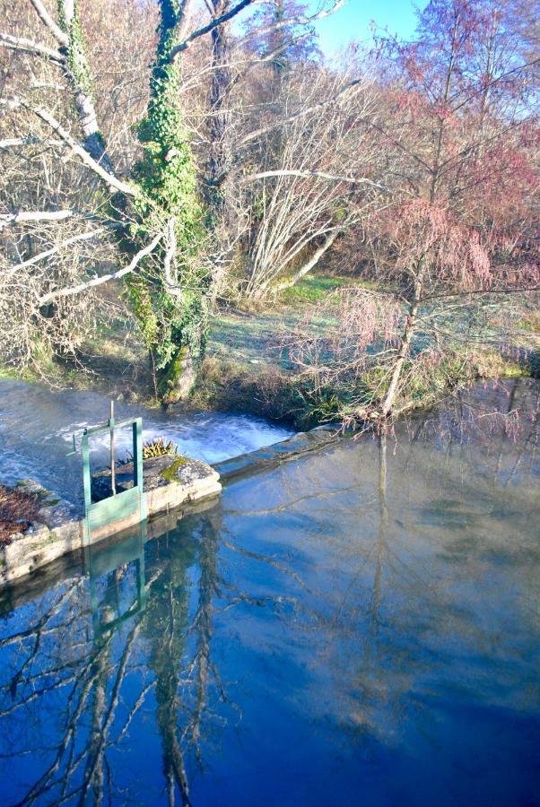 Moulin Sous La Vergne Nanteuil-en-Vallée Екстериор снимка